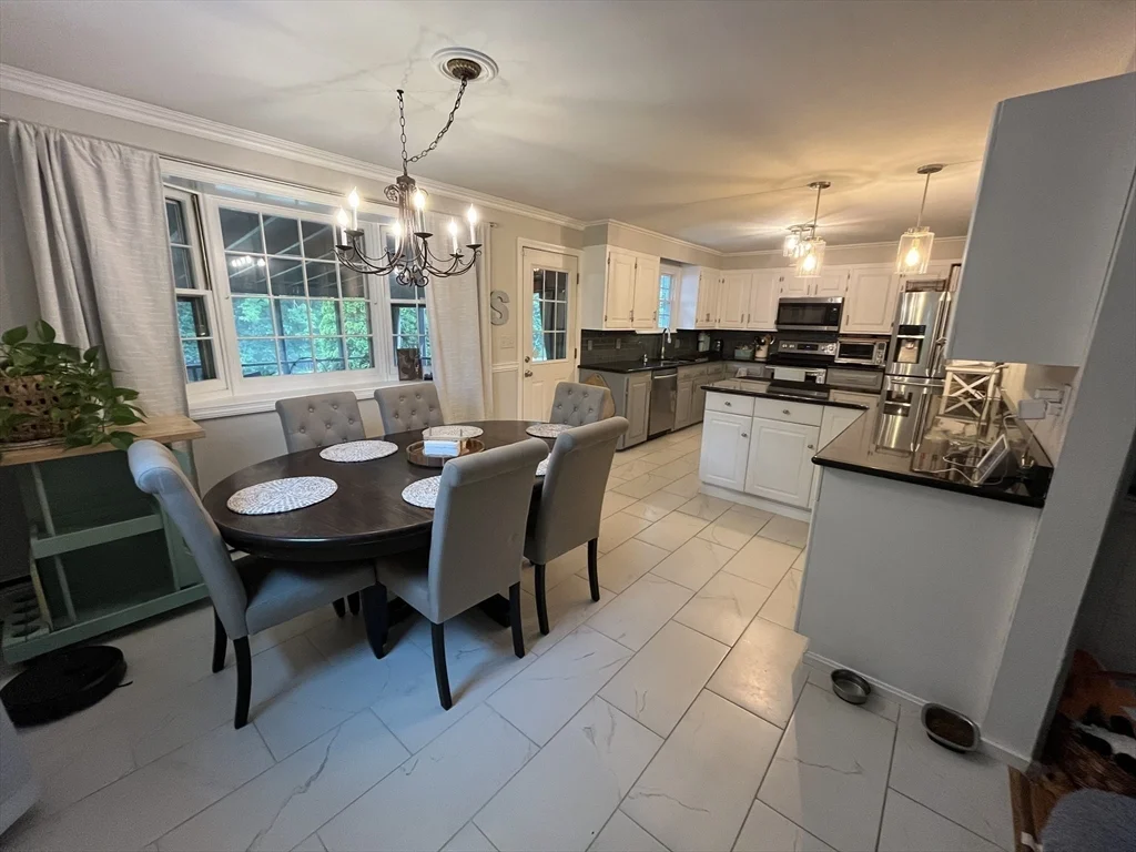 3 bed, 1 bath apartment for rent at 2 Johnson Ln Unit 2, Newbury — photo 5 of 21
