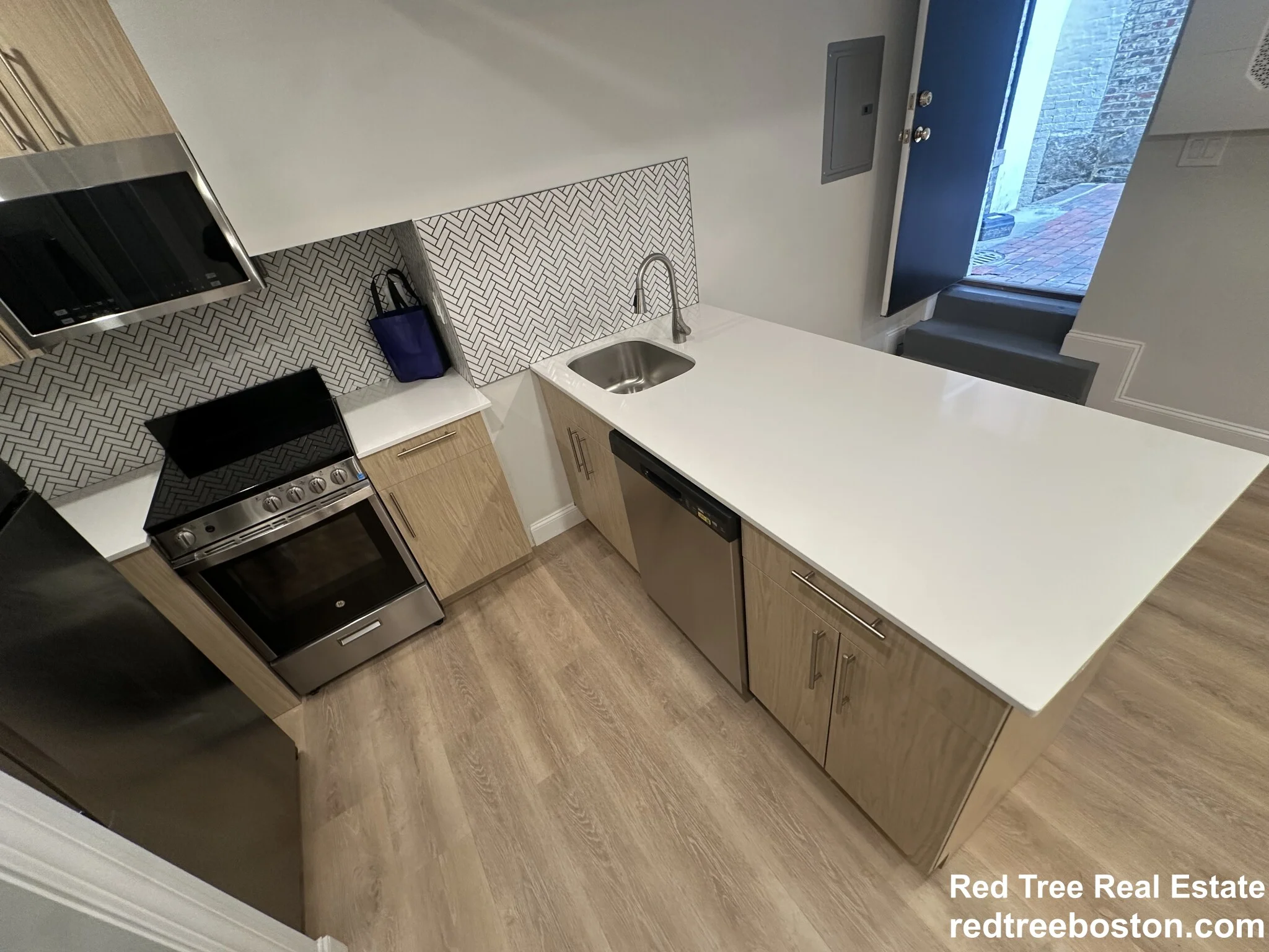 Studio bed, 1 bath apartment for rent at 2 Joy St Unit B, Beacon Hill — photo 5 of 9