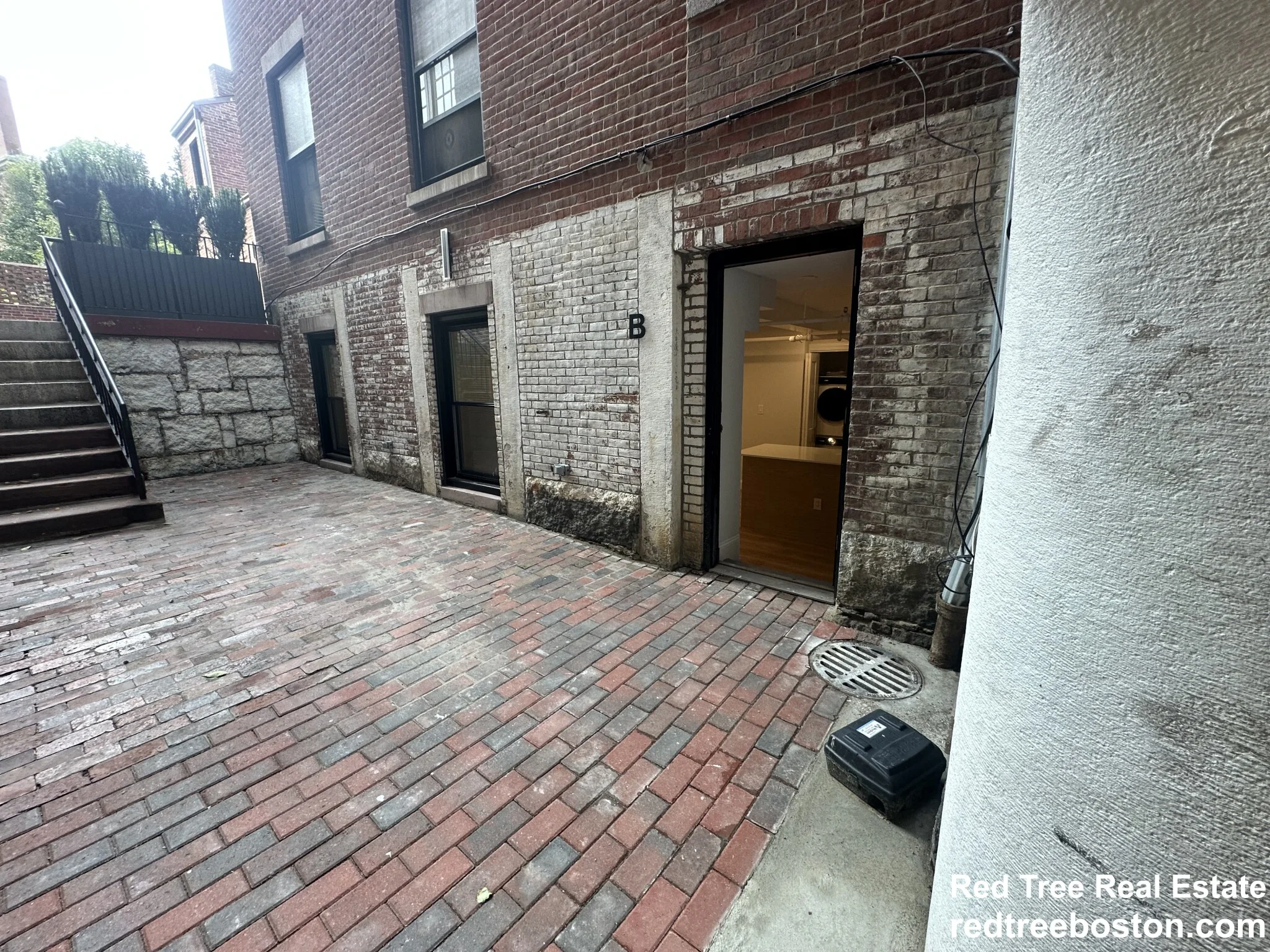 Studio bed, 1 bath apartment for rent at 2 Joy St Unit B, Beacon Hill — photo 2 of 9