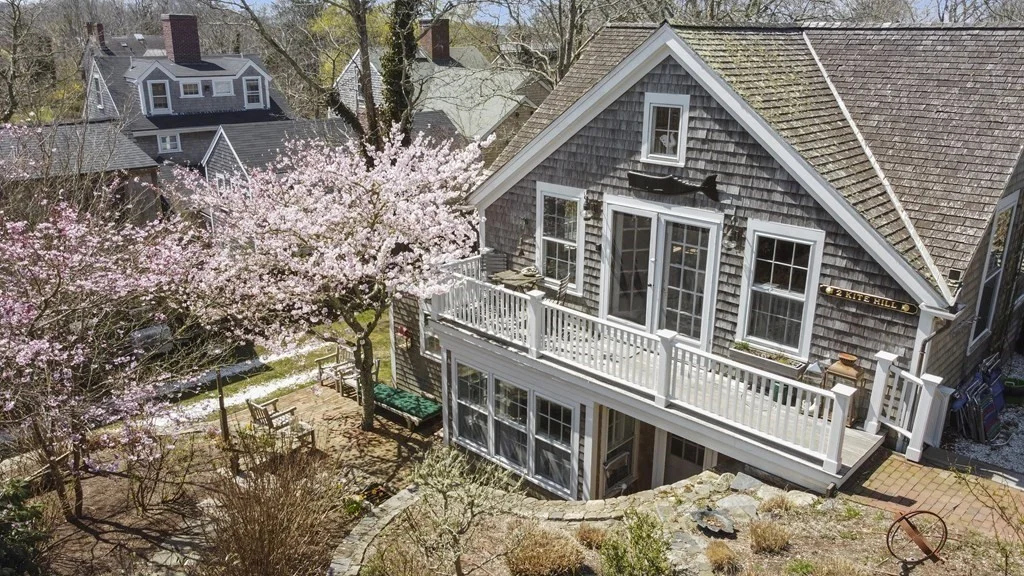 2 bed, 1 bath apartment for rent at 2 Kite Hill Ln, Nantucket — photo 1 of 14
