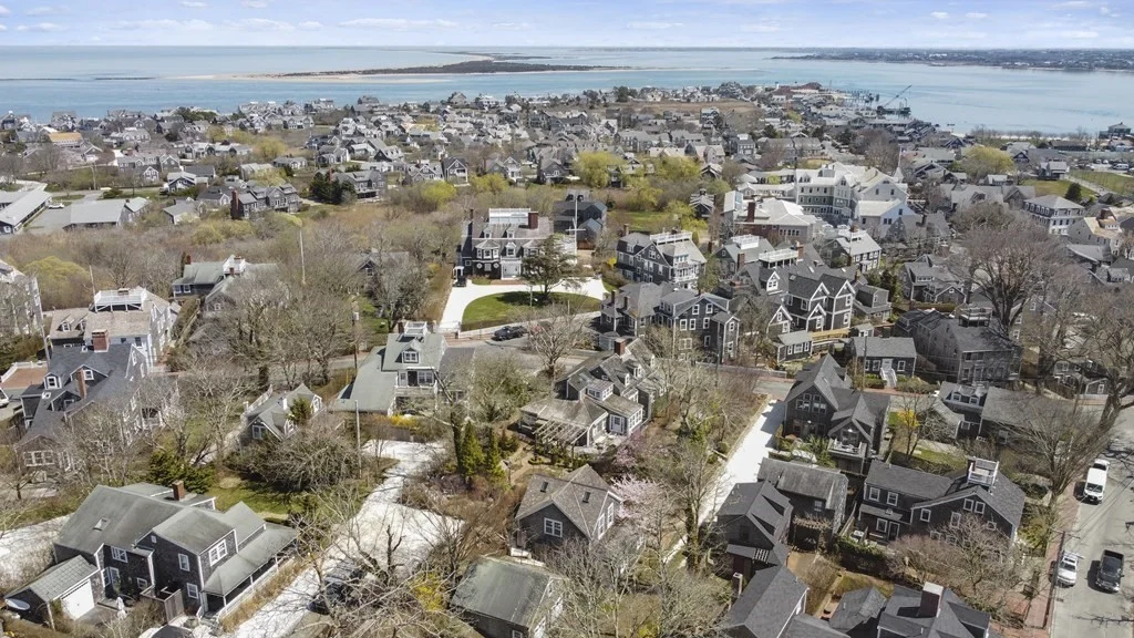 2 bed, 1 bath apartment for rent at 2 Kite Hill Ln, Nantucket — photo 14 of 14