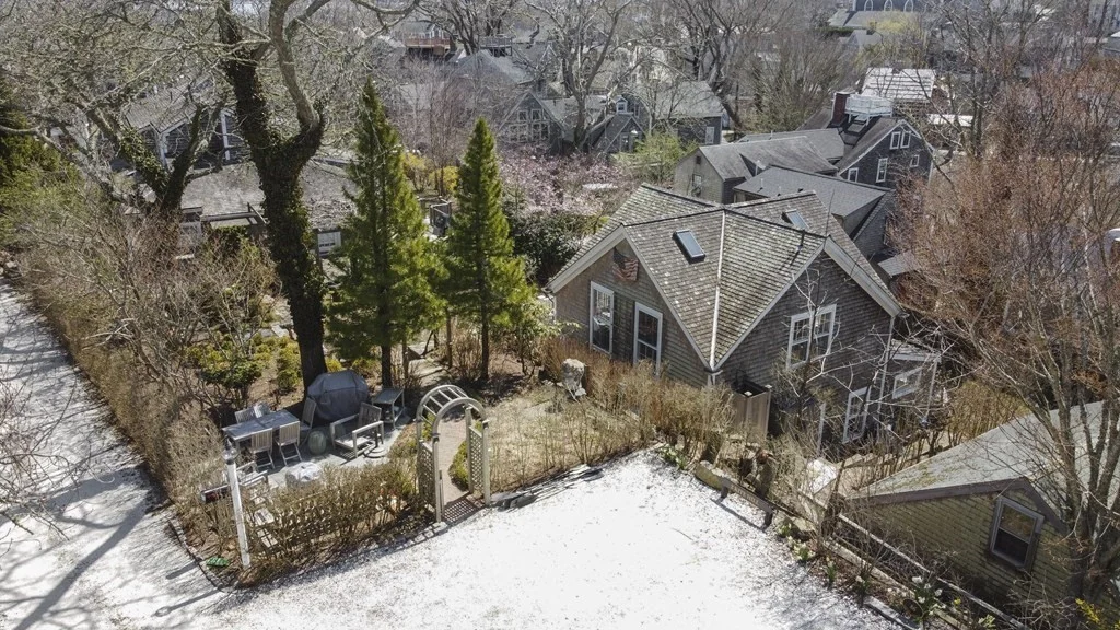 2 bed, 1 bath apartment for rent at 2 Kite Hill Ln, Nantucket — photo 13 of 14