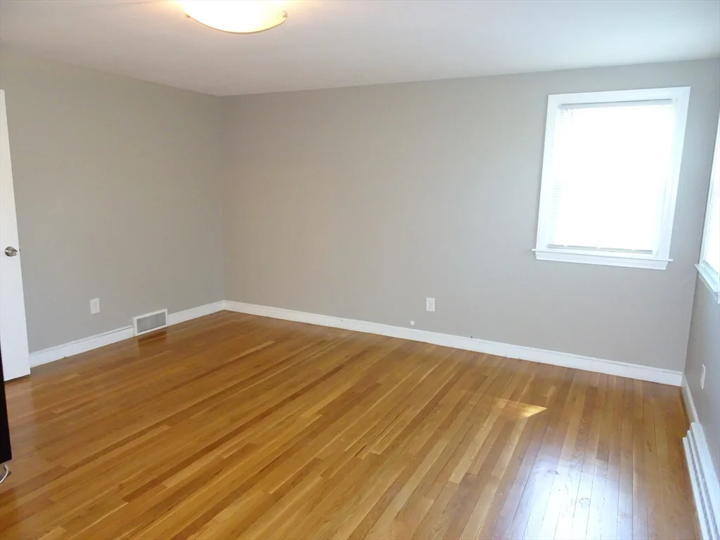 3 bed, 2 bath apartment for rent at 2 Lantern Ln, Burlington — photo 9 of 18