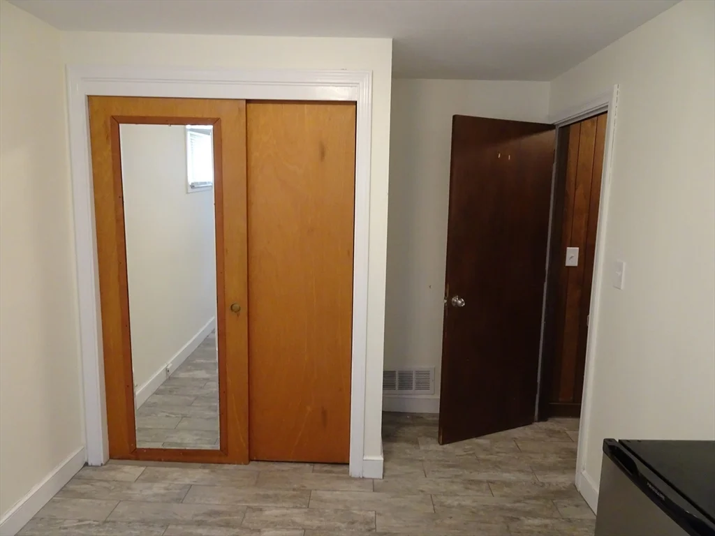 3 bed, 2 bath apartment for rent at 2 Lantern Ln, Burlington — photo 14 of 18