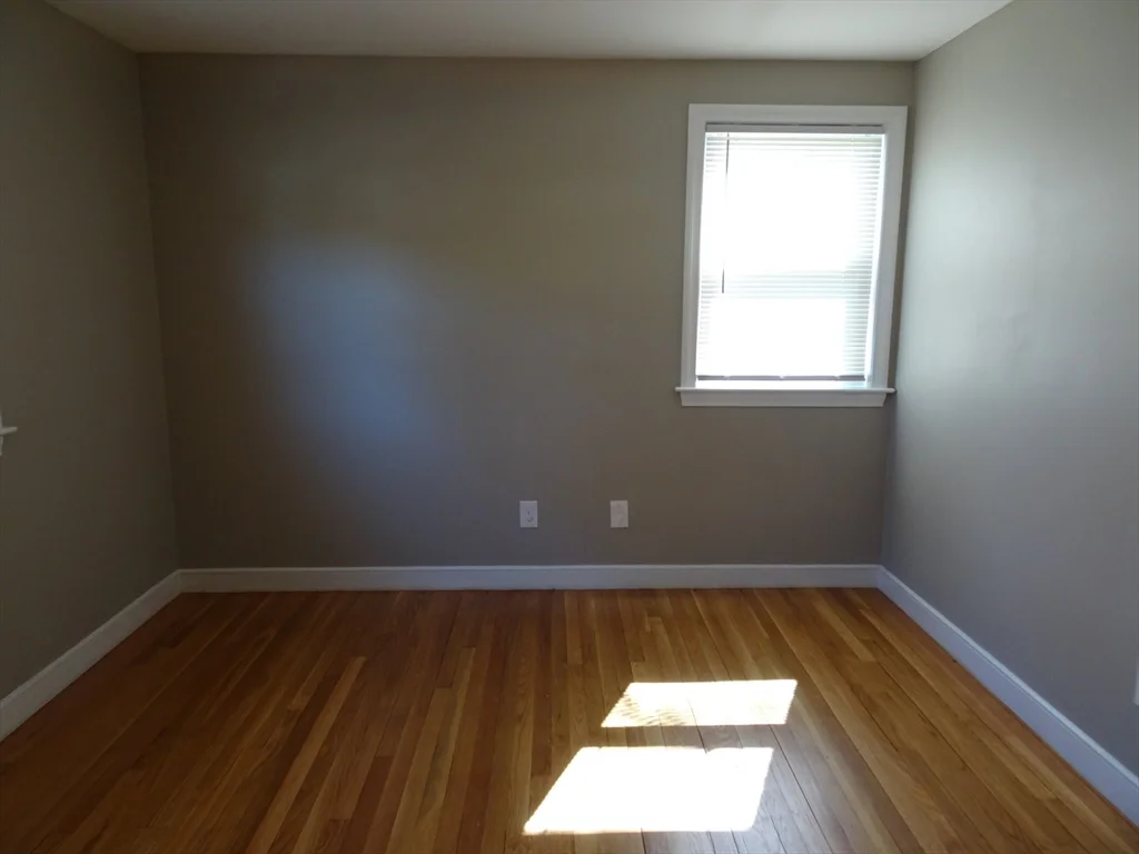 3 bed, 2 bath apartment for rent at 2 Lantern Ln, Burlington — photo 11 of 18