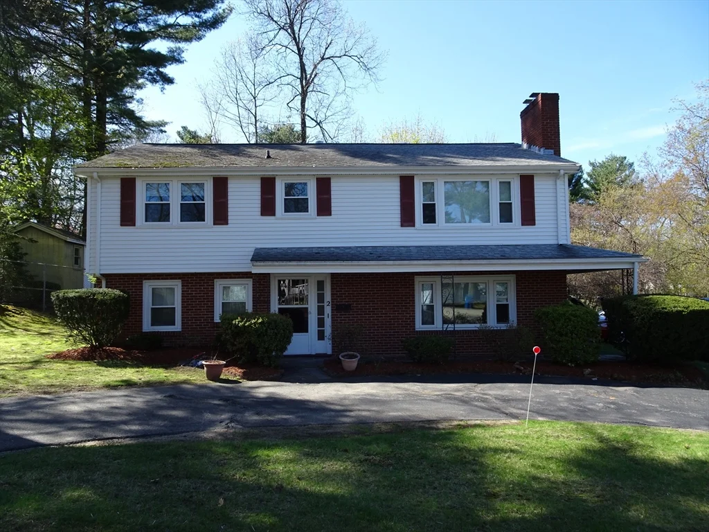 3 bed, 2 bath apartment for rent at 2 Lantern Ln, Burlington — photo 1 of 18