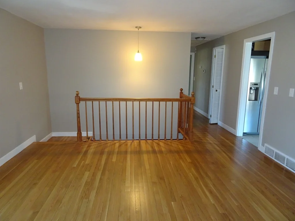 3 bed, 2 bath apartment for rent at 2 Lantern Ln, Burlington — photo 6 of 18