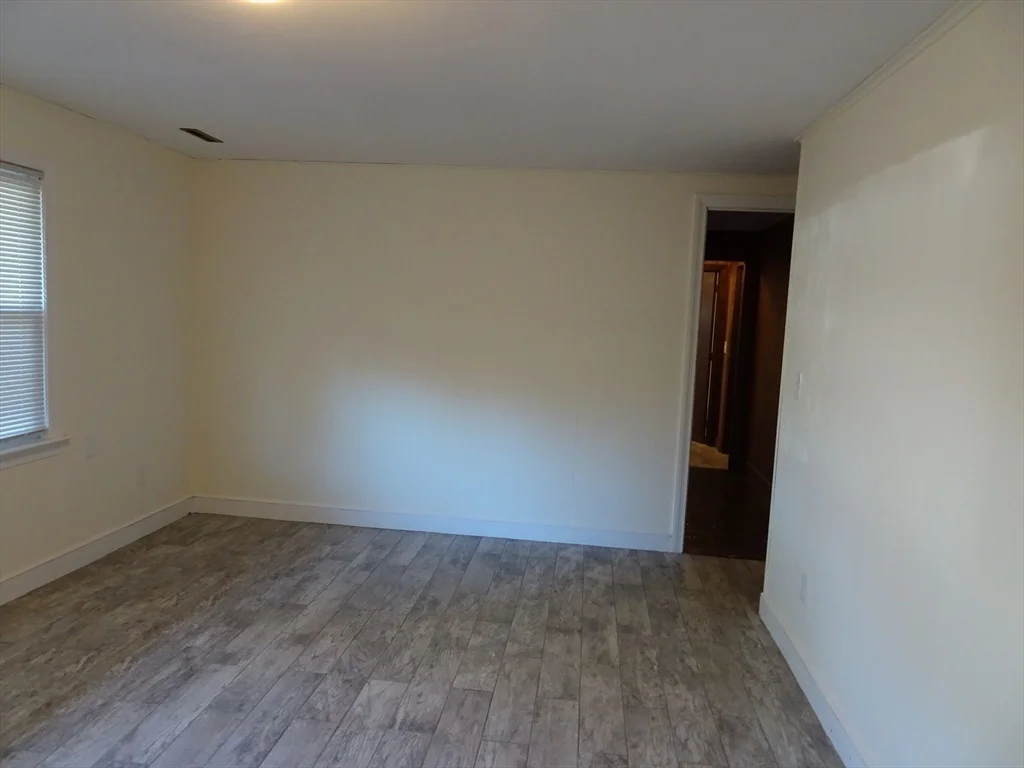 3 bed, 2 bath apartment for rent at 2 Lantern Ln, Burlington — photo 12 of 18