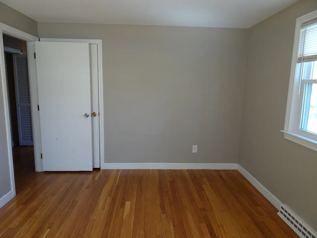 3 bed, 2 bath apartment for rent at 2 Lantern Ln, Burlington — photo 10 of 18