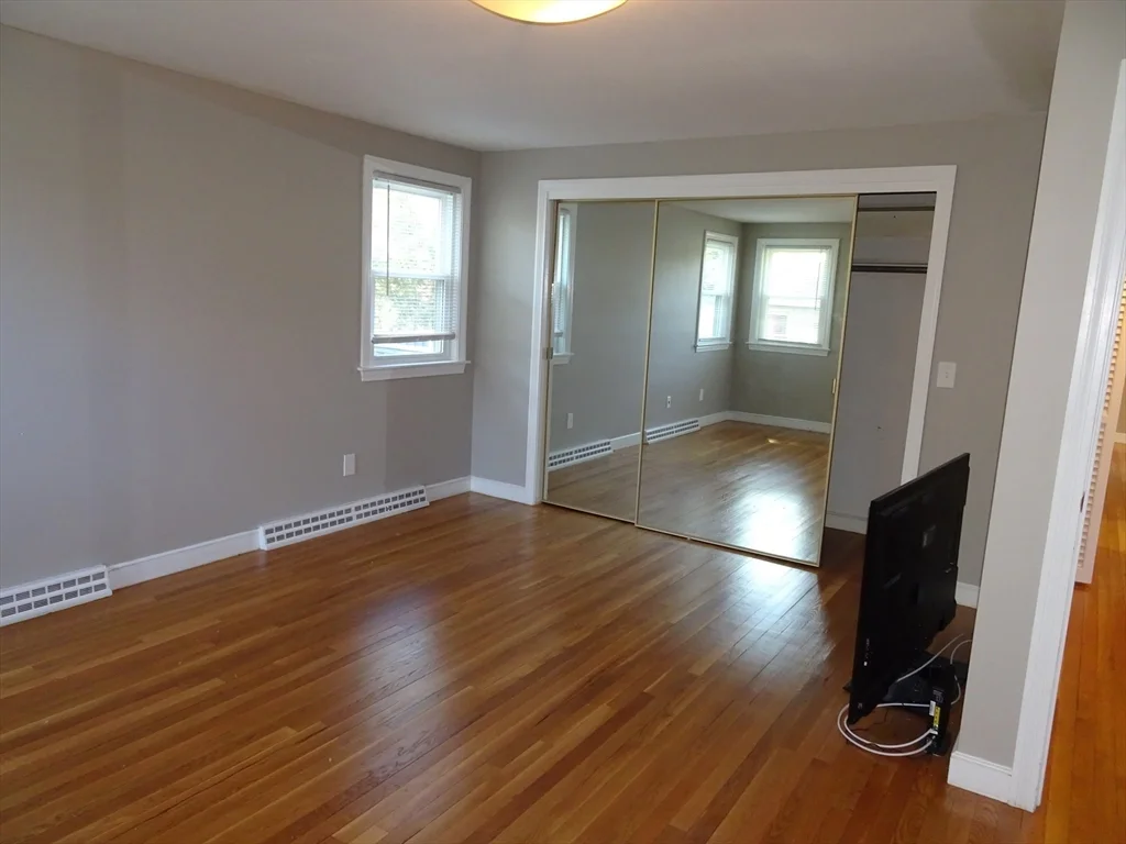3 bed, 2 bath apartment for rent at 2 Lantern Ln, Burlington — photo 8 of 18