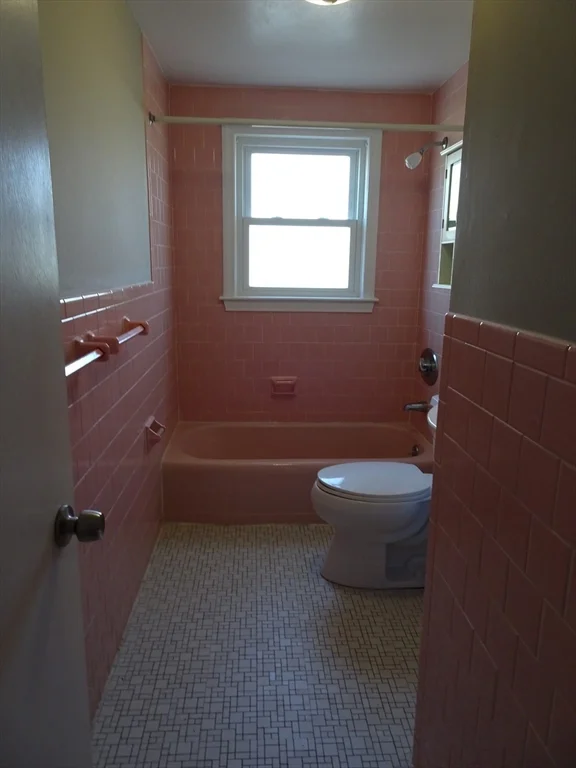 3 bed, 2 bath apartment for rent at 2 Lantern Ln, Burlington — photo 7 of 18