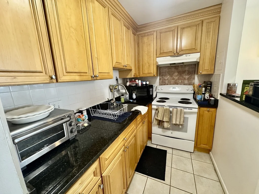 2 bed, 1 bath apartment for rent at 2 Larose Pl Unit 15, Brighton — photo 4 of 15