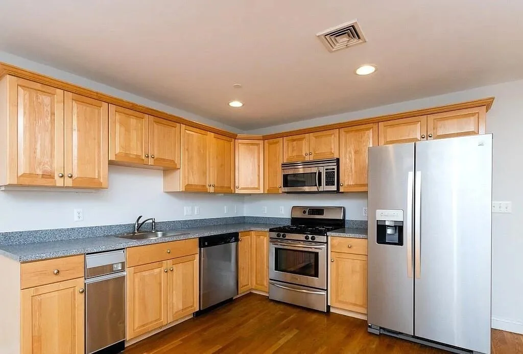 1 bed, 1 bath apartment for rent at 2 Lee Hill Rd Unit 5, Roslindale