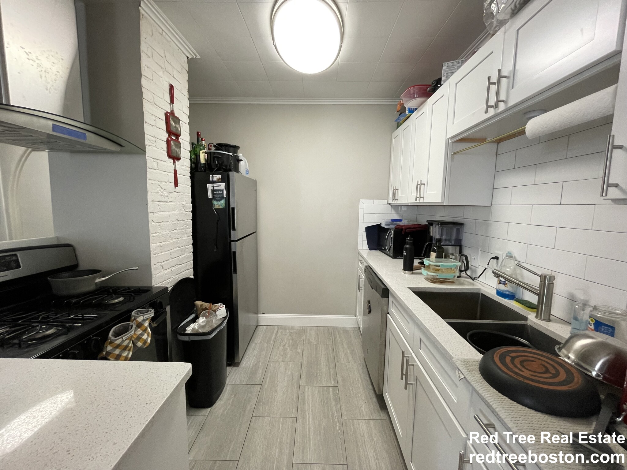 2 bed, 1 bath apartment for rent at 2 Lexington St Unit 2, Woburn — photo 3 of 21