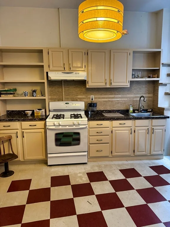 3 bed, 1 bath apartment for rent at 2 Linden Unit 2, Coolidge Corner — photo 20 of 22