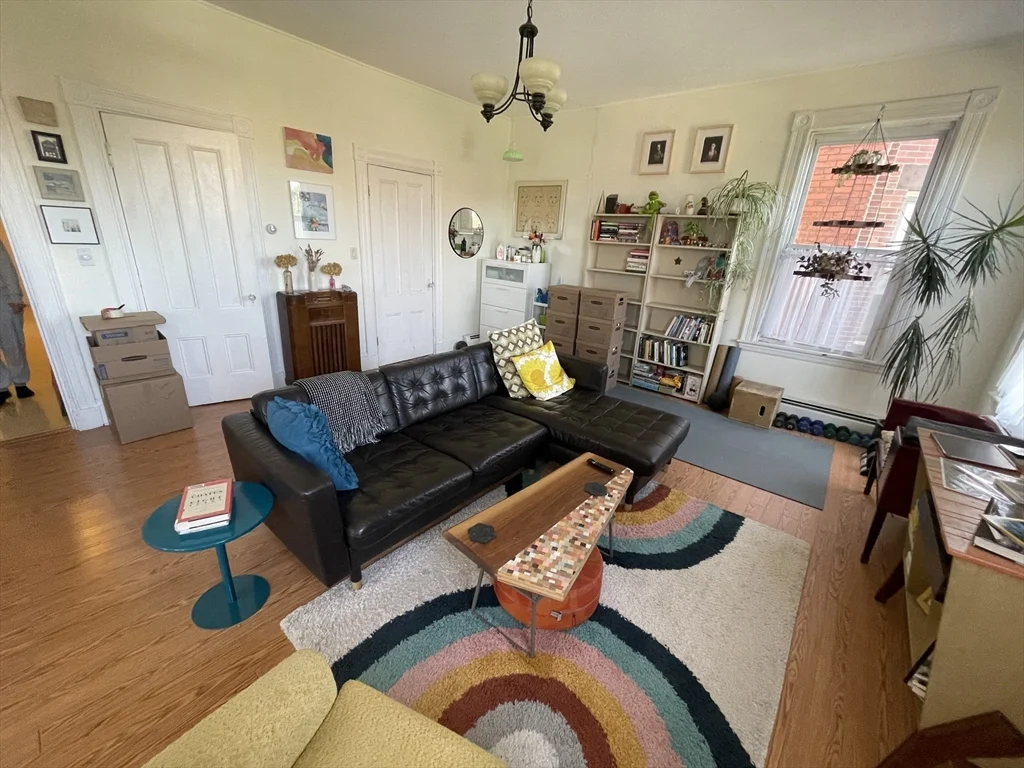 3 bed, 1 bath apartment for rent at 2 Linden Unit 2, Coolidge Corner — photo 1 of 22