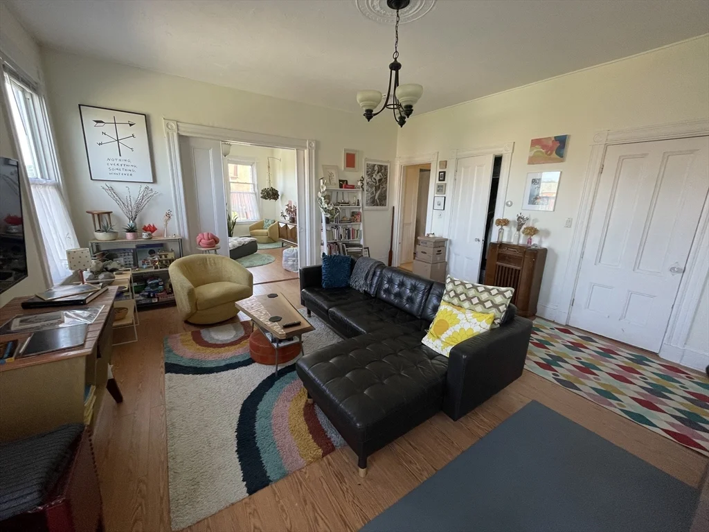 3 bed, 1 bath apartment for rent at 2 Linden Unit 2, Coolidge Corner — photo 2 of 22