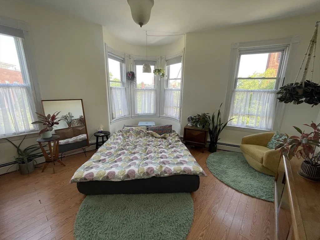 3 bed, 1 bath apartment for rent at 2 Linden Unit 2, Coolidge Corner — photo 8 of 22