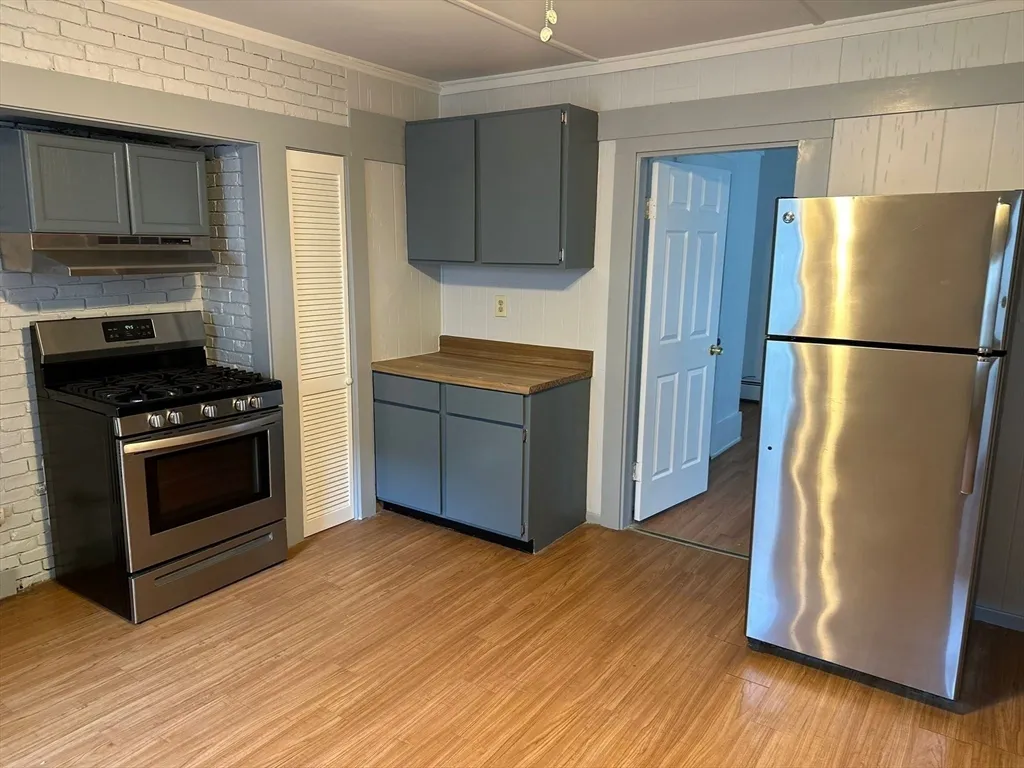 2 bed, 1 bath apartment for rent at 2 Lockwood St Unit 2, Haverhill — photo 5 of 10