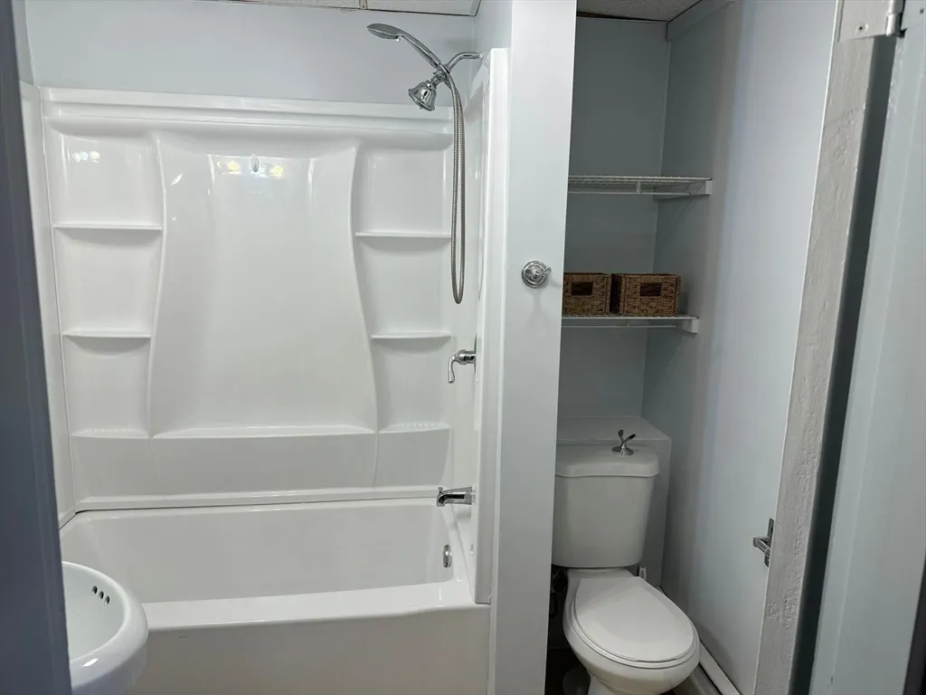 2 bed, 1 bath apartment for rent at 2 Lockwood St Unit 2, Haverhill — photo 10 of 10