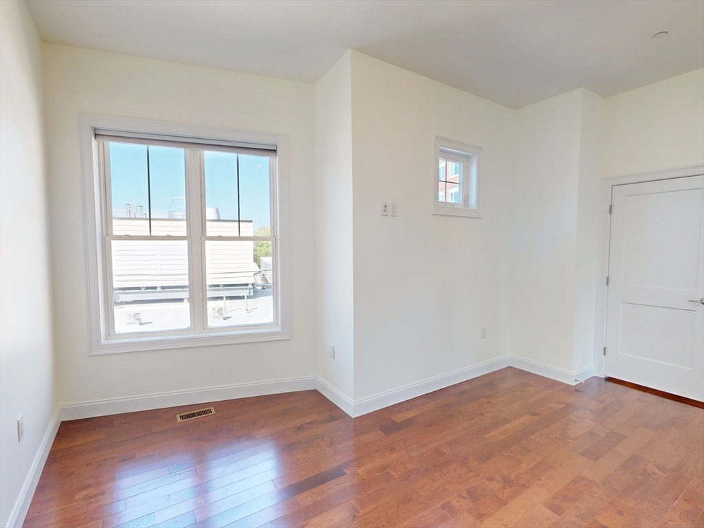 3 bed, 2 bath apartment for rent at 2 Market St Unit TH, Kendall Square — photo 8 of 14