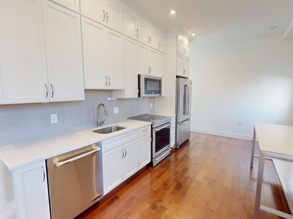 3 bed, 2 bath apartment for rent at 2 Market St Unit TH, Kendall Square — photo 2 of 14