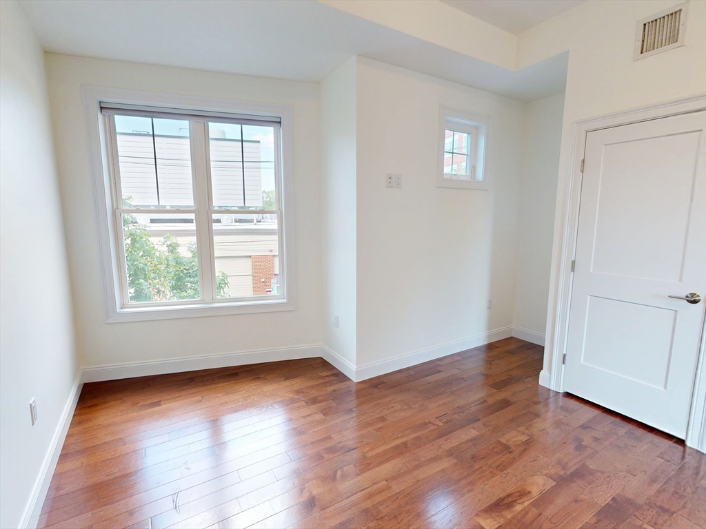 3 bed, 2 bath apartment for rent at 2 Market St Unit TH, Kendall Square — photo 4 of 14