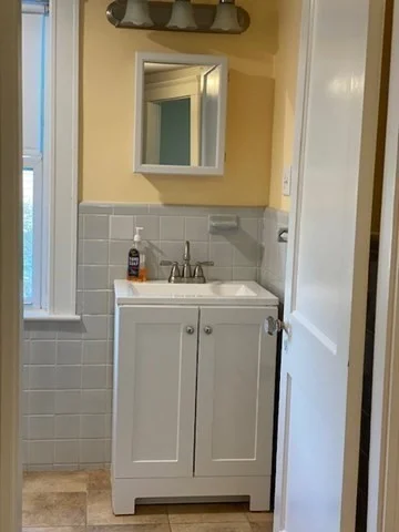 3 bed, 1 bath apartment for rent at 2 Martin St Unit 1, Marblehead — photo 10 of 21