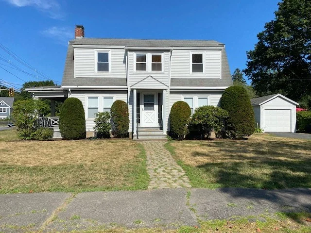 3 bed, 1 bath apartment for rent at 2 Martin St Unit 1, Marblehead — photo 1 of 21