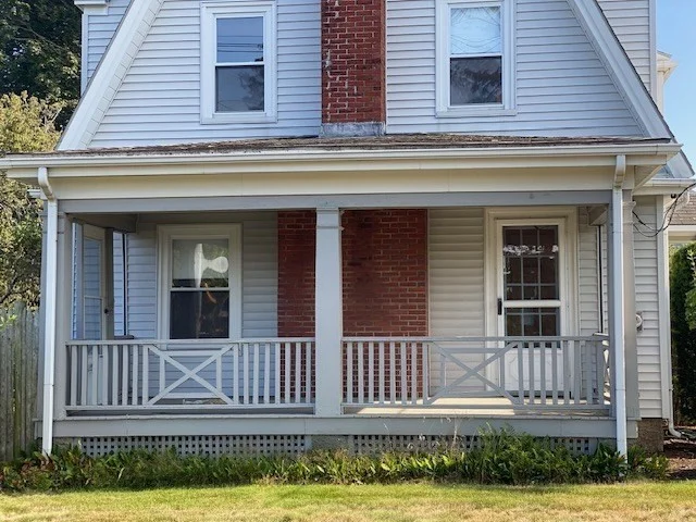 3 bed, 1 bath apartment for rent at 2 Martin St Unit 1, Marblehead — photo 2 of 21