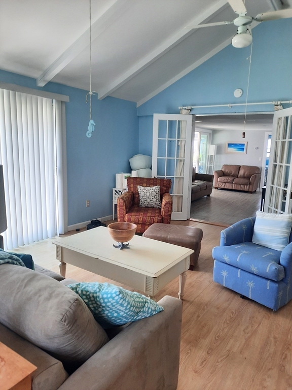 2 bed, 1 bath apartment for rent at 2 Mcarthur Ln, Marshfield — photo 4 of 10