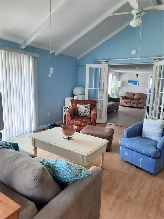 2 bed, 1 bath apartment for rent at 2 Mcarthur Ln, Marshfield — photo 4 of 10