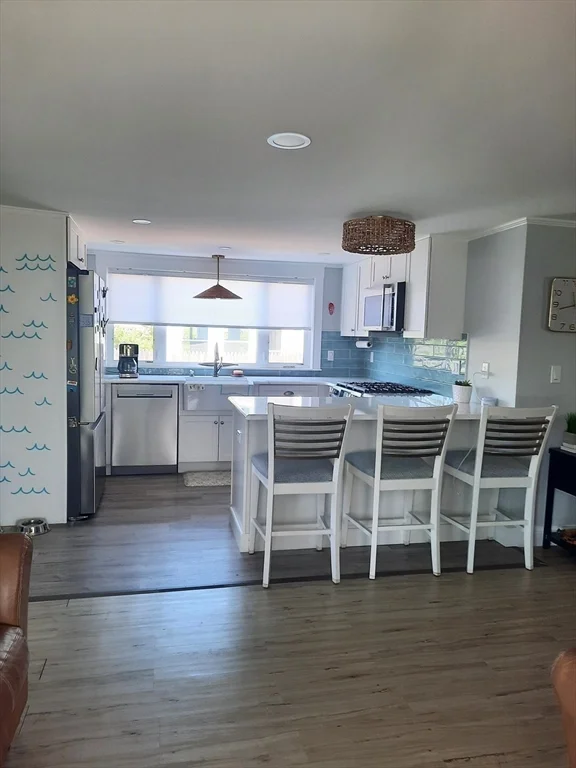 2 bed, 1 bath apartment for rent at 2 Mcarthur Ln, Marshfield — photo 3 of 10