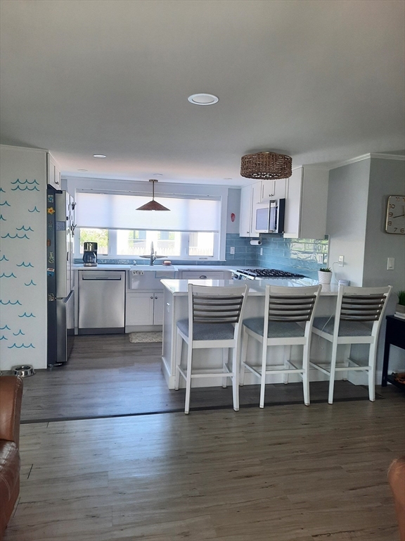 2 bed, 1 bath apartment for rent at 2 Mcarthur Ln, Marshfield — photo 3 of 10