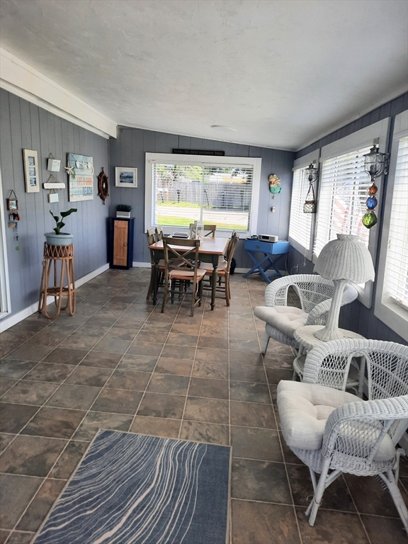 2 bed, 1 bath apartment for rent at 2 Mcarthur Ln, Marshfield — photo 6 of 10