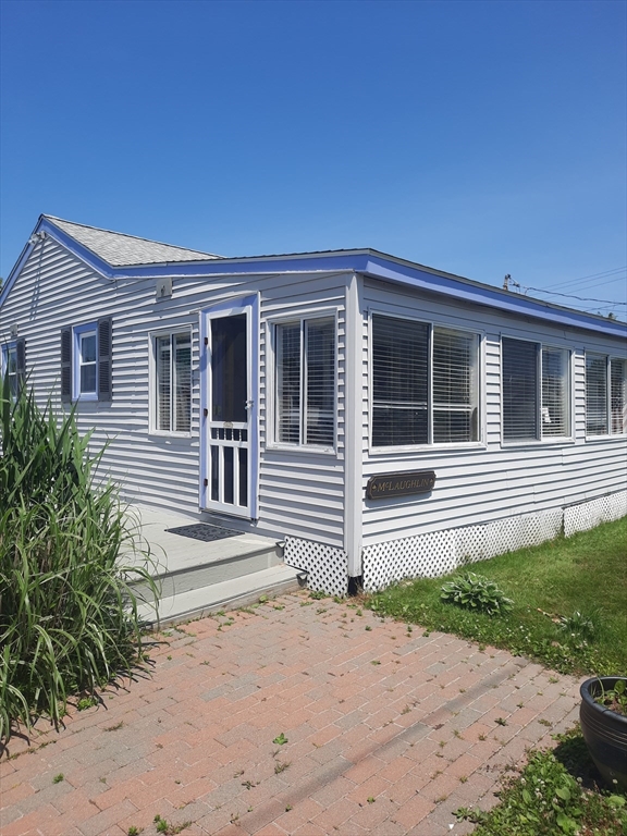 2 bed, 1 bath apartment for rent at 2 Mcarthur Ln, Marshfield — photo 1 of 10