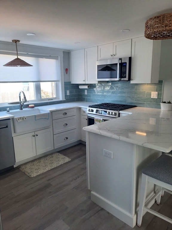 2 bed, 1 bath apartment for rent at 2 Mcarthur Ln, Marshfield — photo 2 of 10