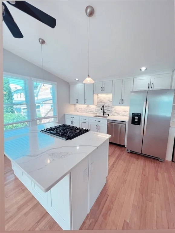 3 bed, 1 bath apartment for rent at 2 Meadow St Unit A, Salem — photo 2 of 9