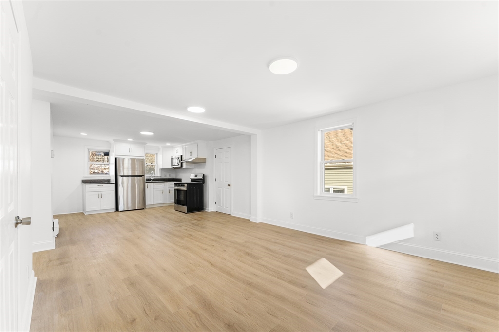 2 bed, 1 bath apartment for rent at 2 Mechani St Unit 1, Saxonville — photo 1 of 10