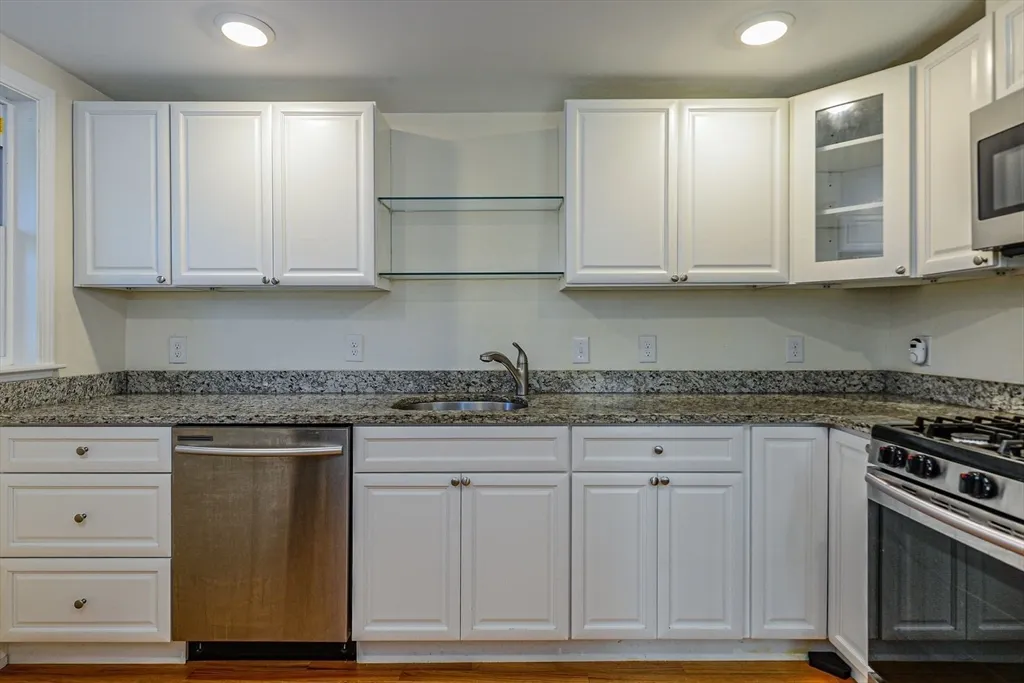 3 bed, 2 bath apartment for rent at 2 Mechanic Unit 1, Newton Upper Falls — photo 2 of 14