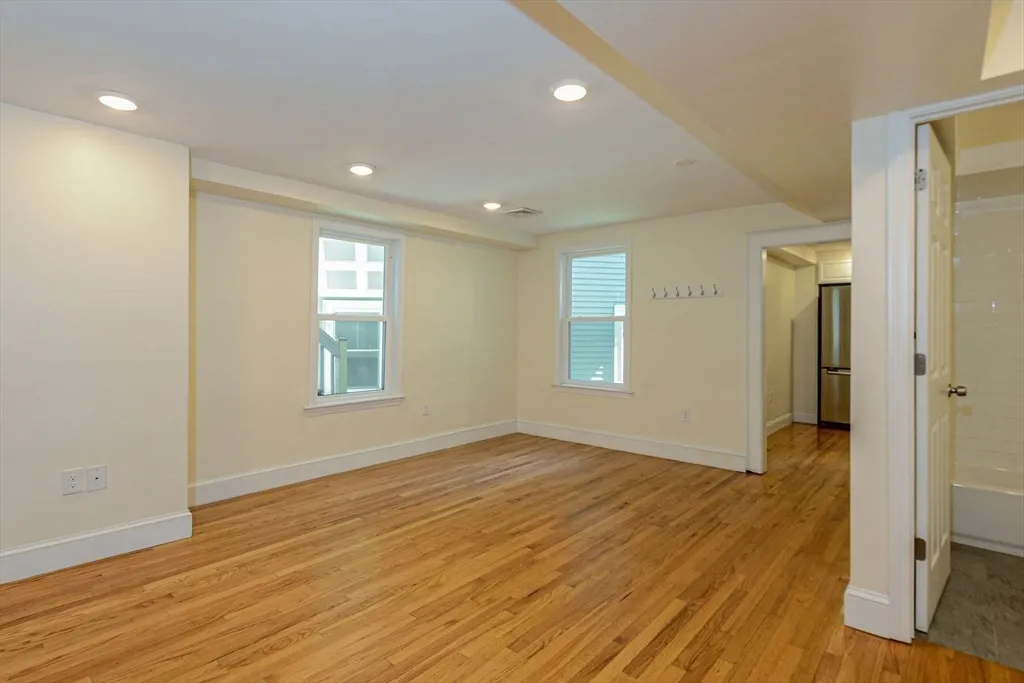 3 bed, 2 bath apartment for rent at 2 Mechanic Unit 1, Newton Upper Falls — photo 5 of 14