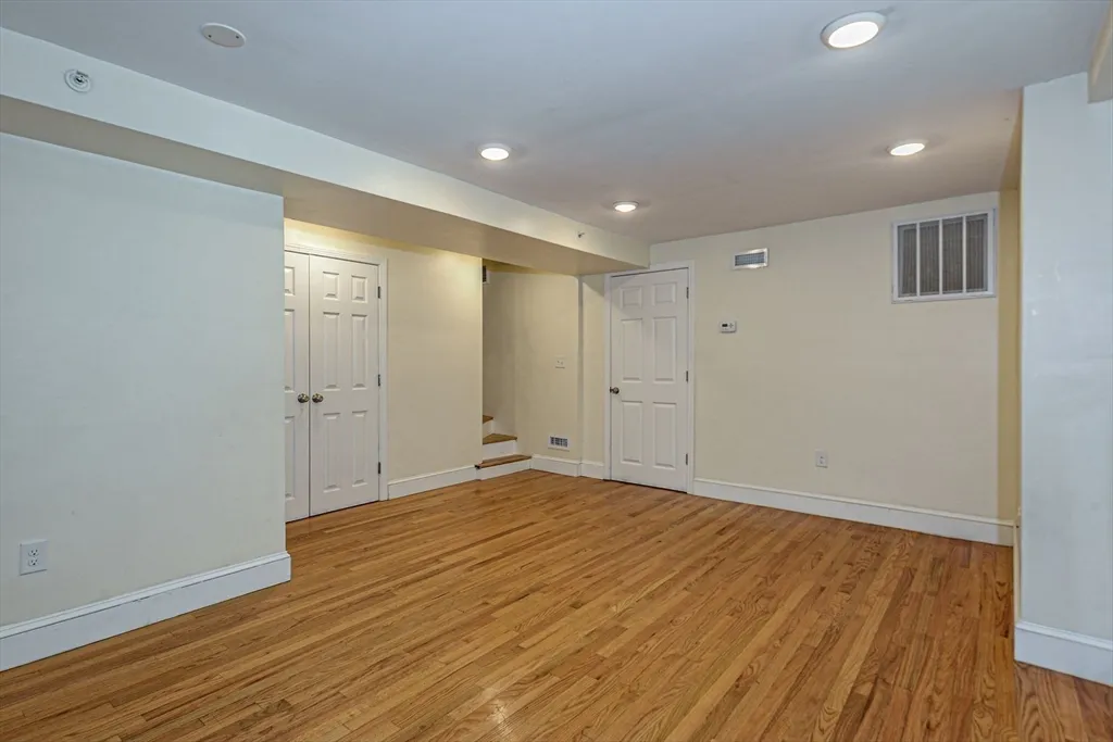3 bed, 2 bath apartment for rent at 2 Mechanic Unit 1, Newton Upper Falls — photo 6 of 14