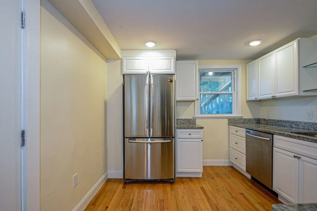 3 bed, 2 bath apartment for rent at 2 Mechanic Unit 1, Newton Upper Falls — photo 3 of 14