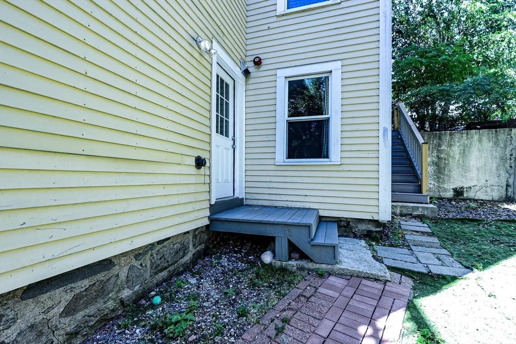 3 bed, 2 bath apartment for rent at 2 Mechanic Unit 1, Newton Upper Falls — photo 13 of 14