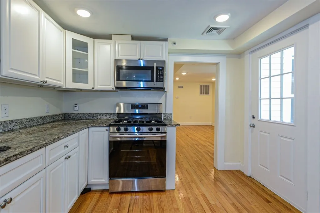 3 bed, 2 bath apartment for rent at 2 Mechanic Unit 1, Newton Upper Falls — photo 4 of 14
