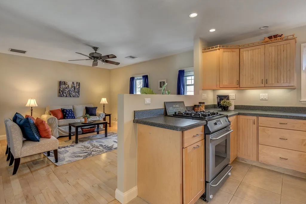 3 bed, 2 bath apartment for rent at 2 Melvin St Unit 2, Wakefield — photo 5 of 17
