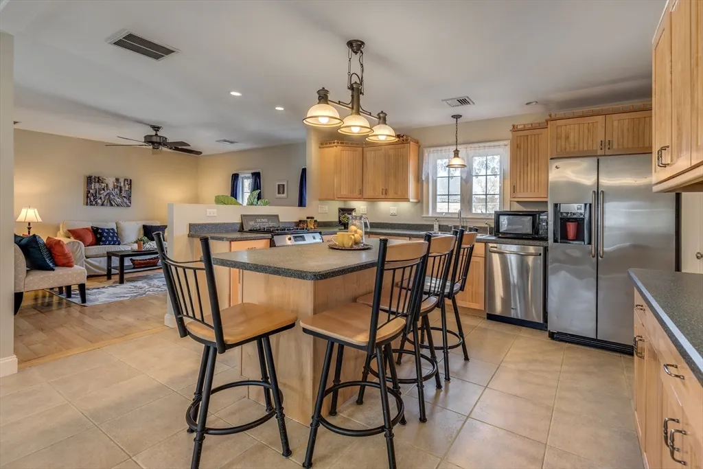 3 bed, 2 bath apartment for rent at 2 Melvin St Unit 2, Wakefield — photo 4 of 17