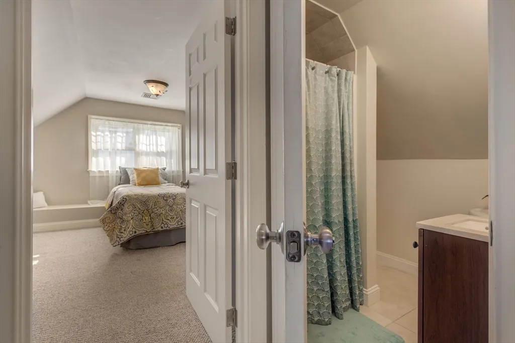 3 bed, 2 bath apartment for rent at 2 Melvin St Unit 2, Wakefield — photo 15 of 17