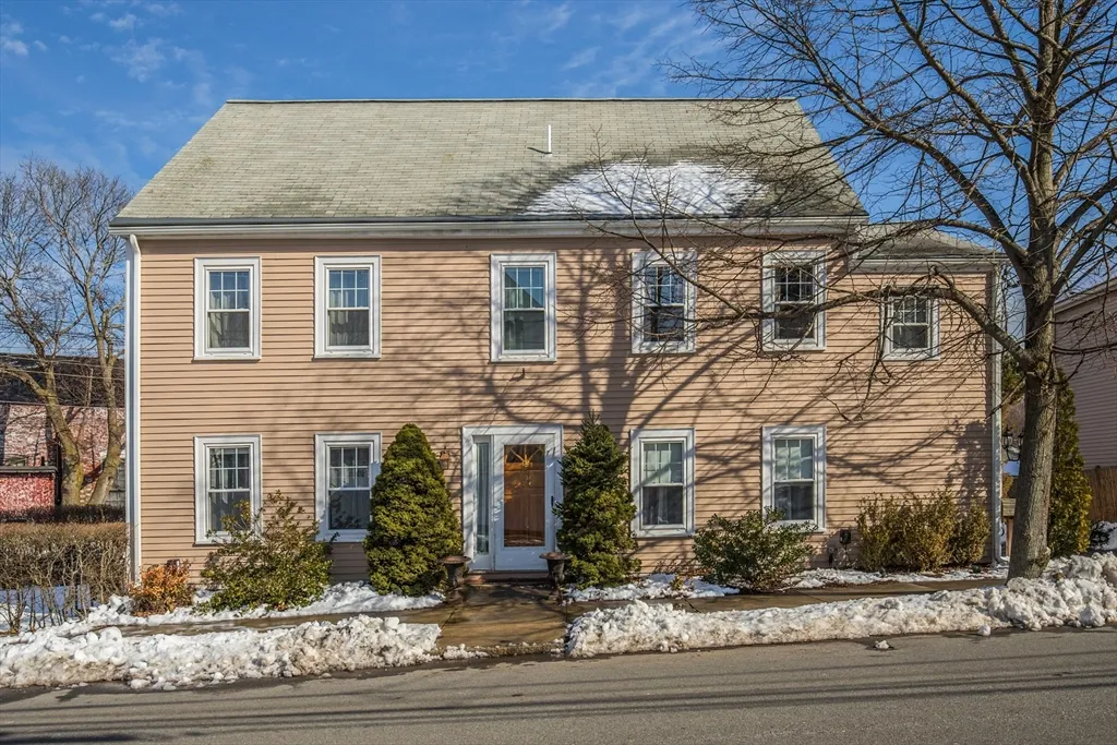 3 bed, 2 bath apartment for rent at 2 Melvin St Unit 2, Wakefield — photo 1 of 17