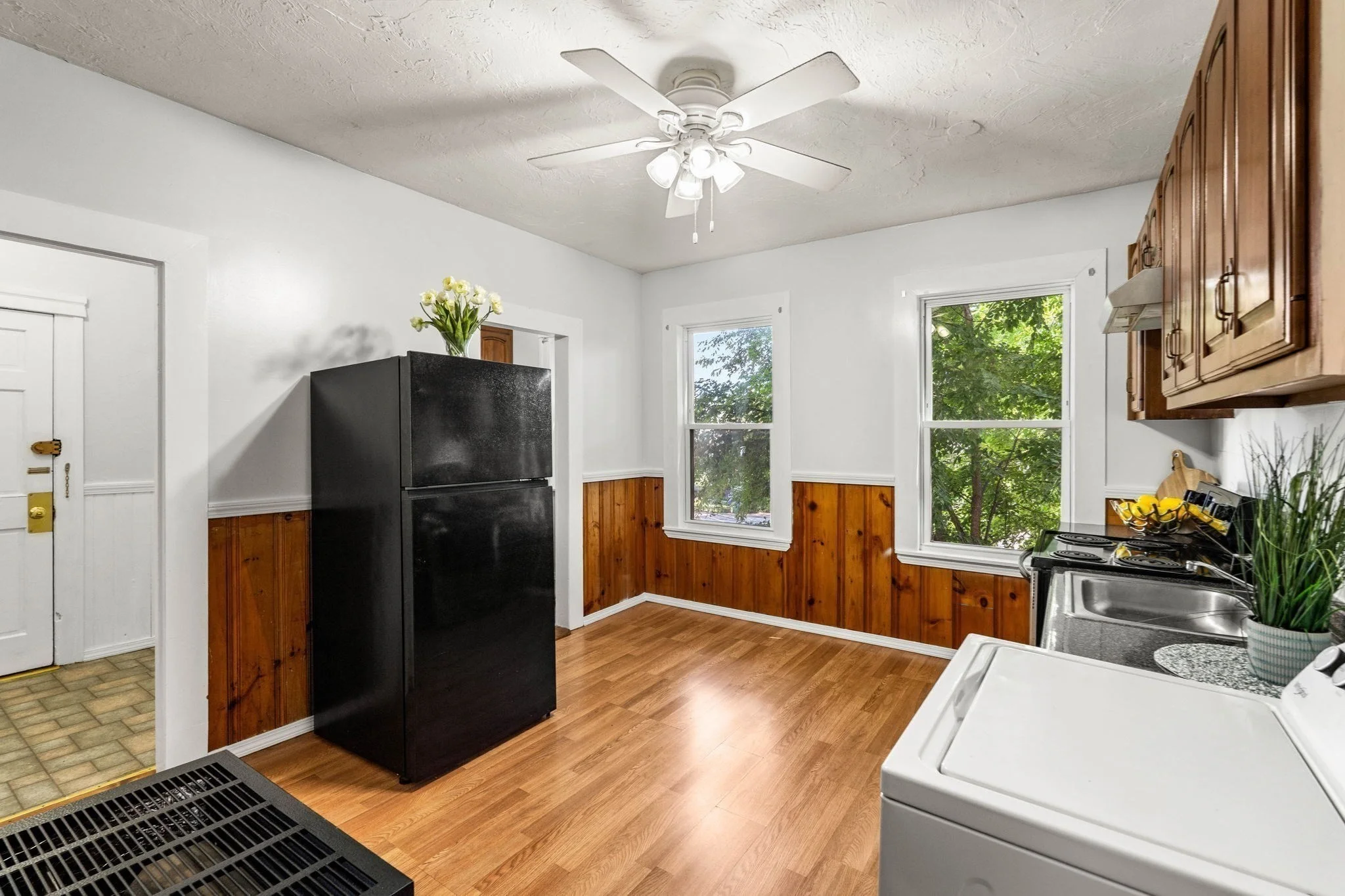 3 bed, 1 bath apartment for rent at 2 Montague St Unit 1, Worcester — photo 4 of 34